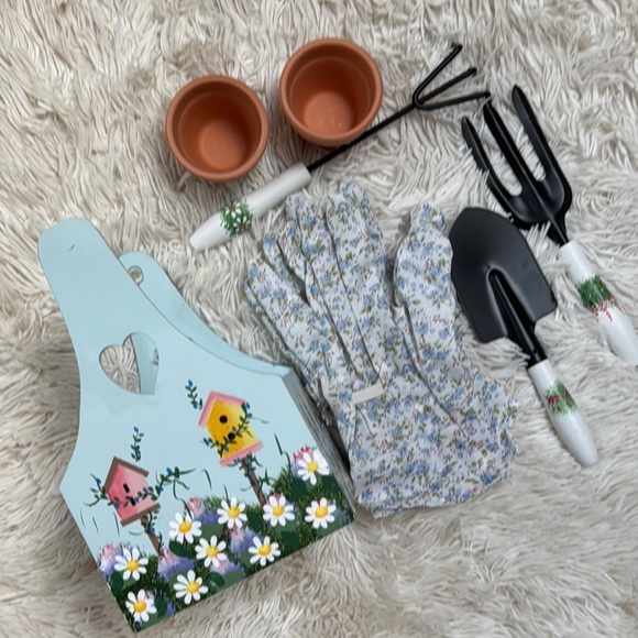 🎉HP🎉 Christmas Tree Shop Garden Tool Set with Floral Honey Bee Box 💗 - Picture 2 of 15